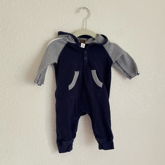 Tea Collection Evan Hoodie Romper 0-3 months Blue Grey - Picture 2 of 9